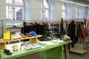 APLACE butik som innehåller secondhand.
